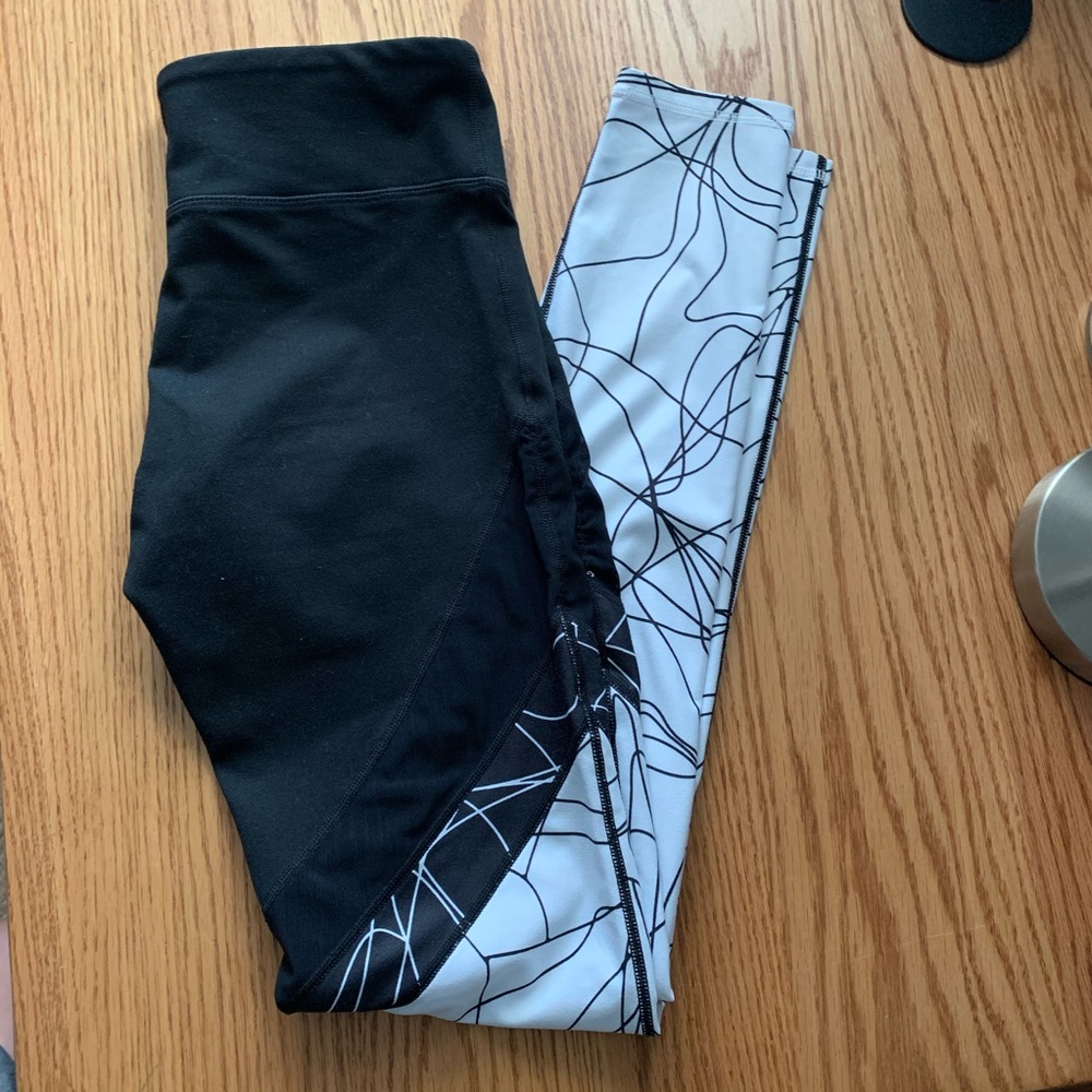 Fabletics Leggings - Black and White with Pattern